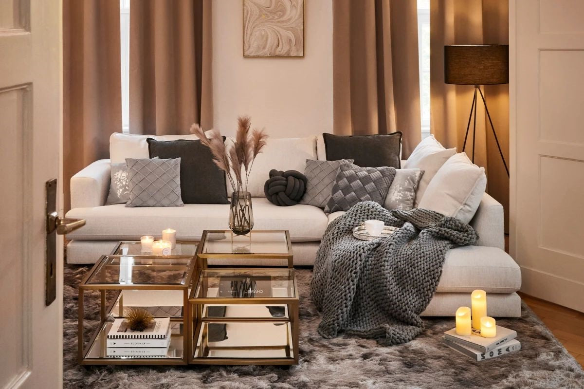 5 idées d’aménagement cosy avec de gros coussins