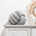 Coussin boule | Gris clair - Vignette | Coussin Malin